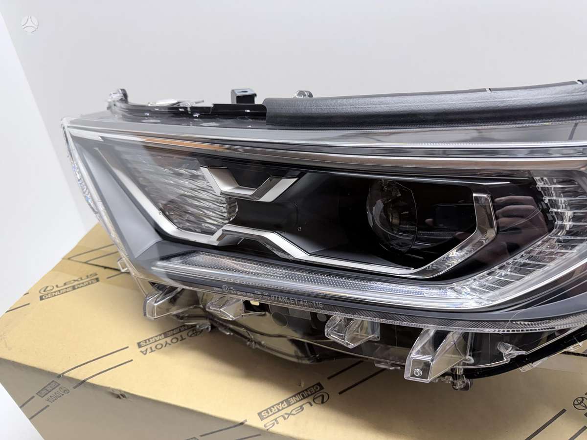 Toyota RAV4 фары