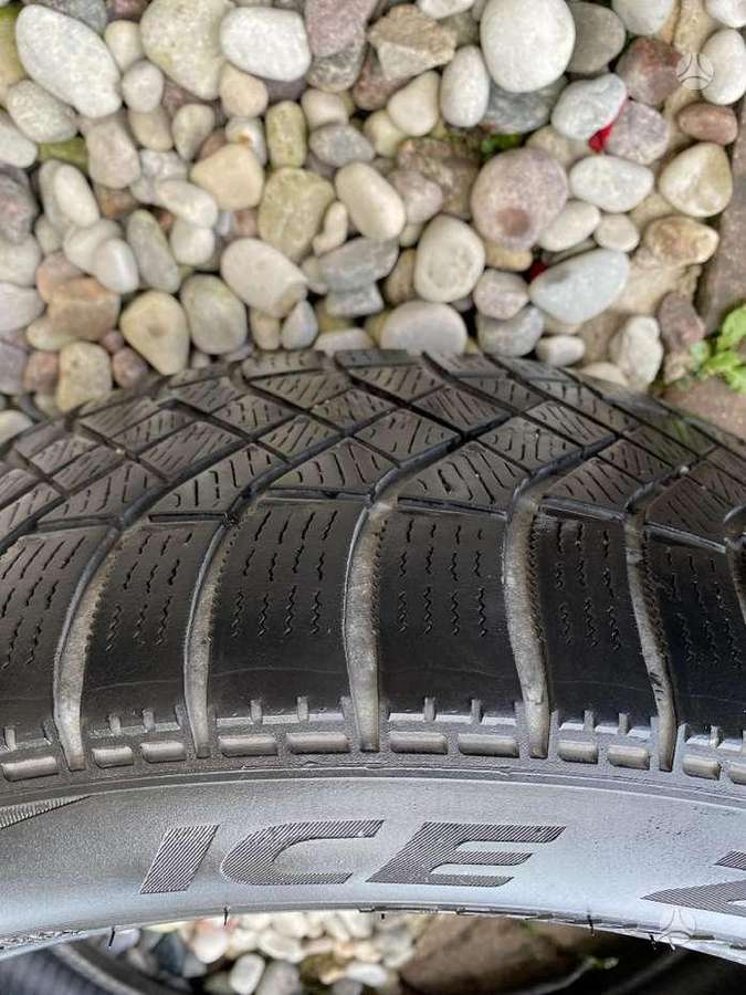 Pirelli ICE ZERO, зимние 215/50 R17