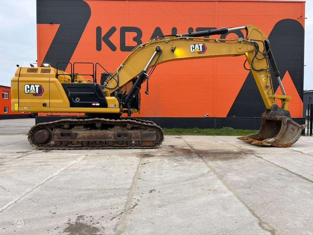 Caterpillar 352, excavator