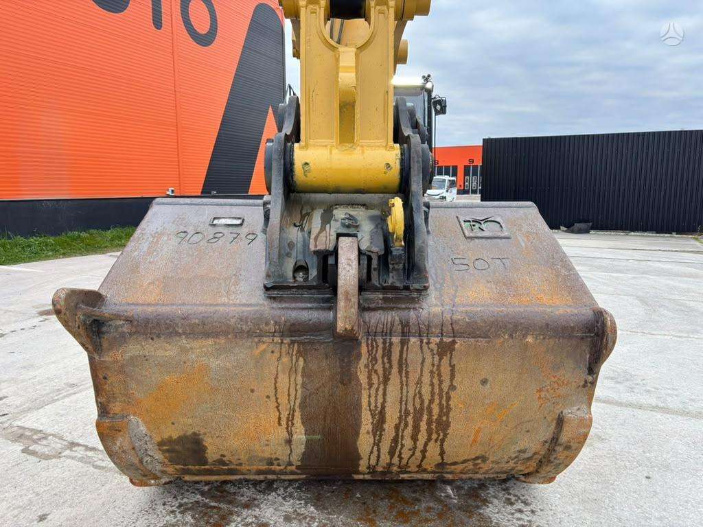 Caterpillar 352, ekskavatori