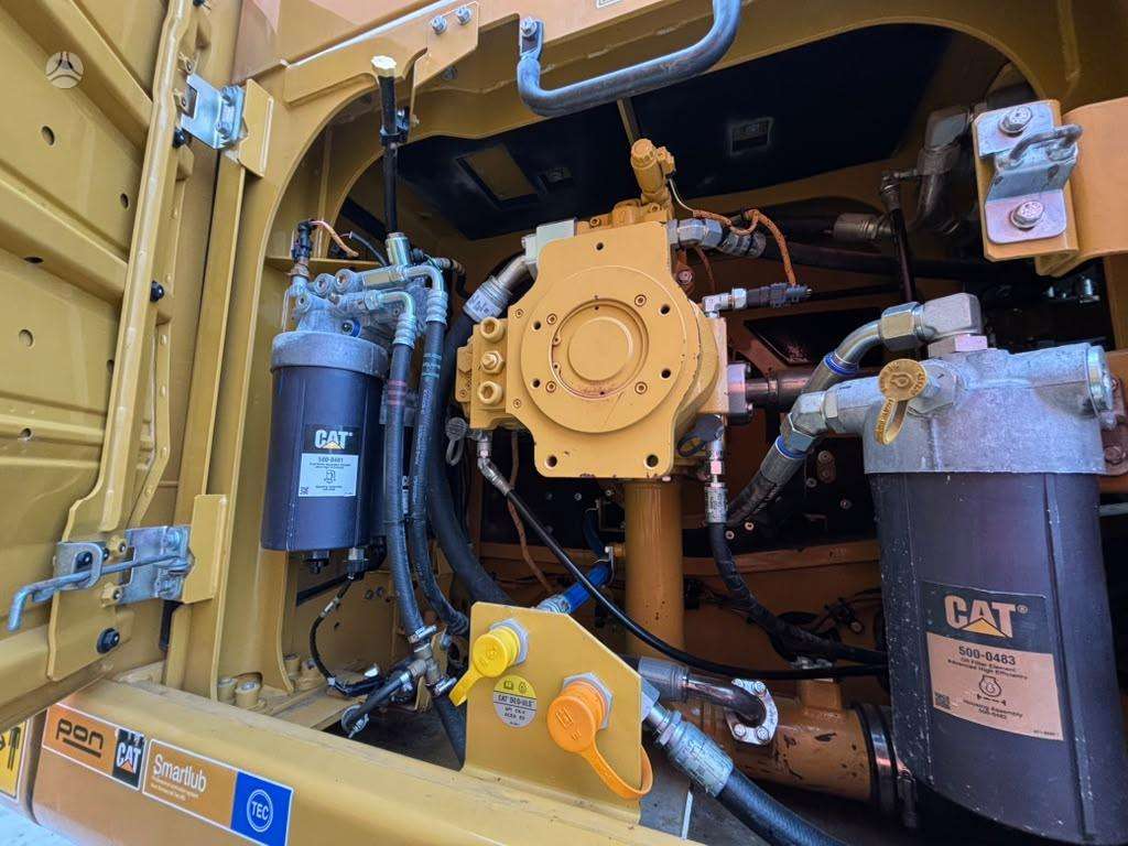 Caterpillar 352, excavator