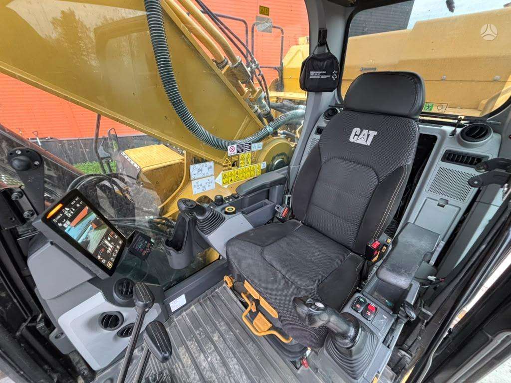 Caterpillar 352, ekskavatoriai
