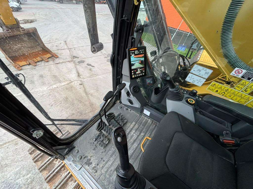 Caterpillar 352, ekskavatoriai
