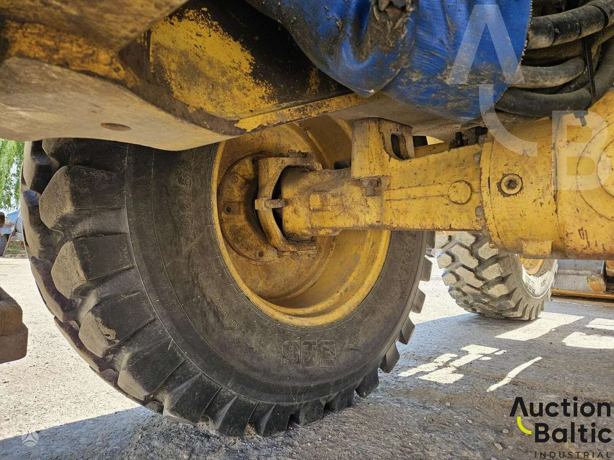 Komatsu WB93S-5E0, excavator loader