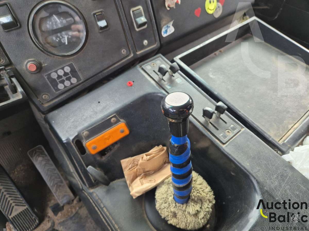 MAZ 5337, краны