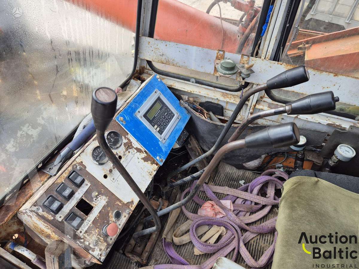 MAZ 5337, краны