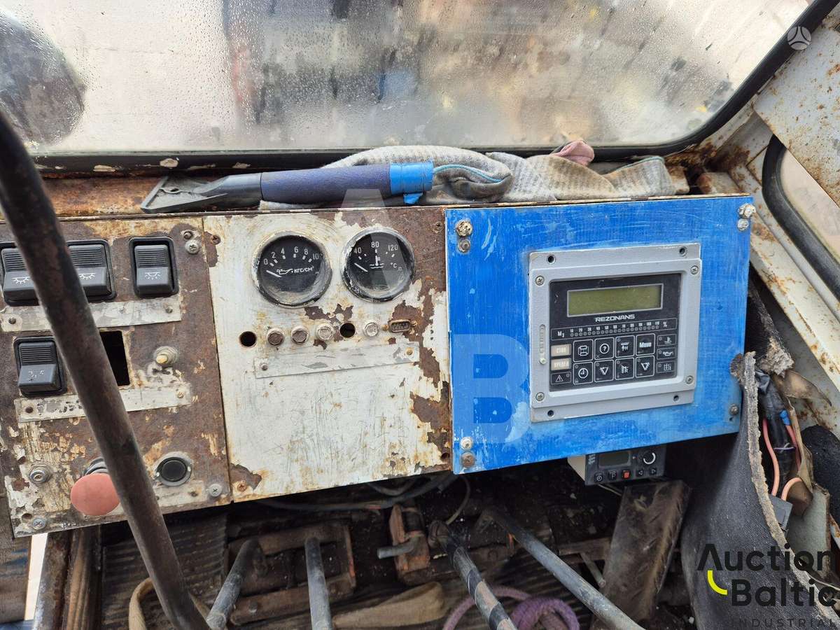 MAZ 5337, краны