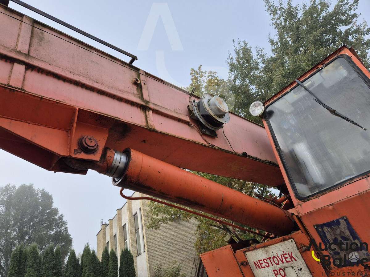 MAZ 5337, краны