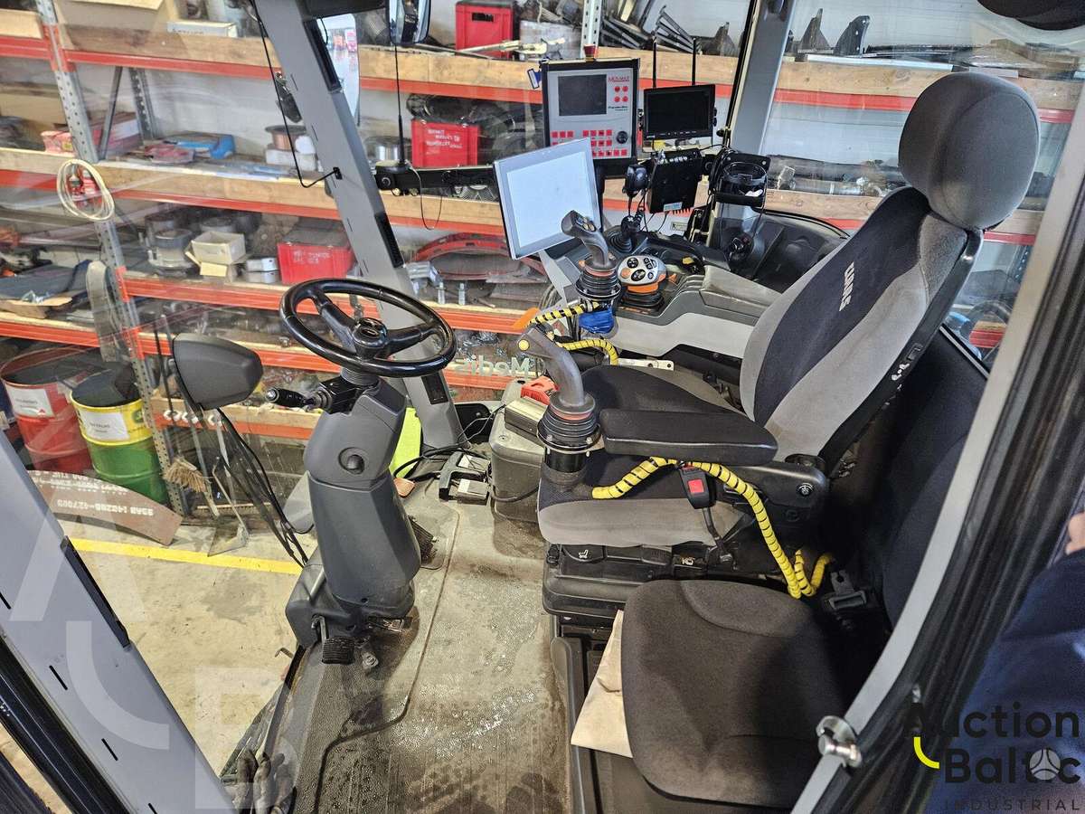 Claas Xerion 5000 Trac, traktoriai