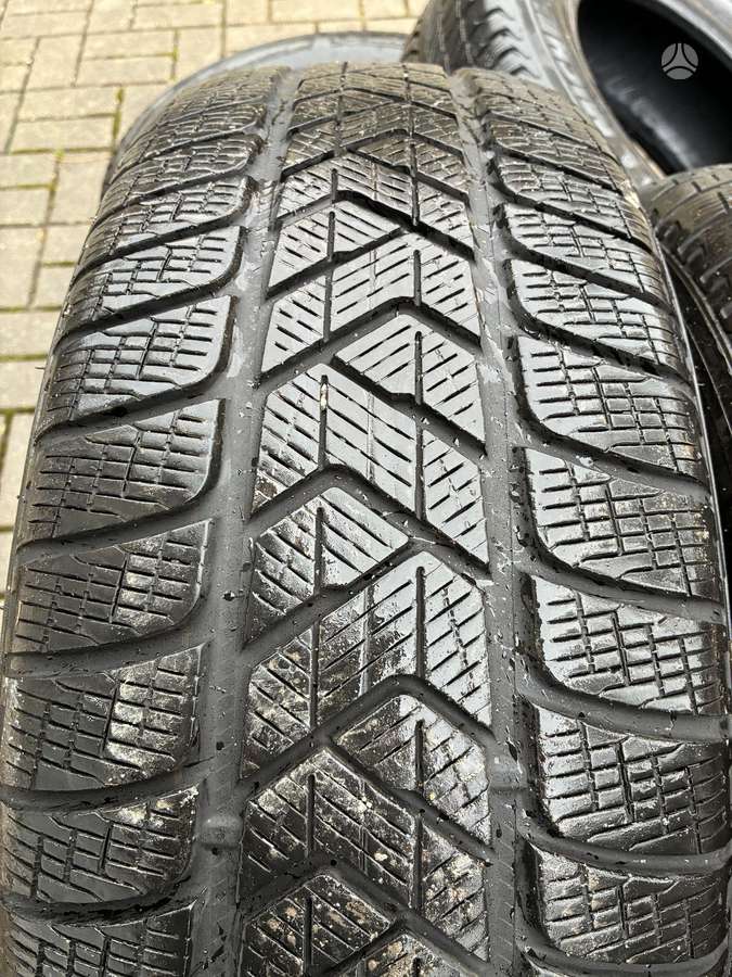 Pirelli, зимние 235/65 R18