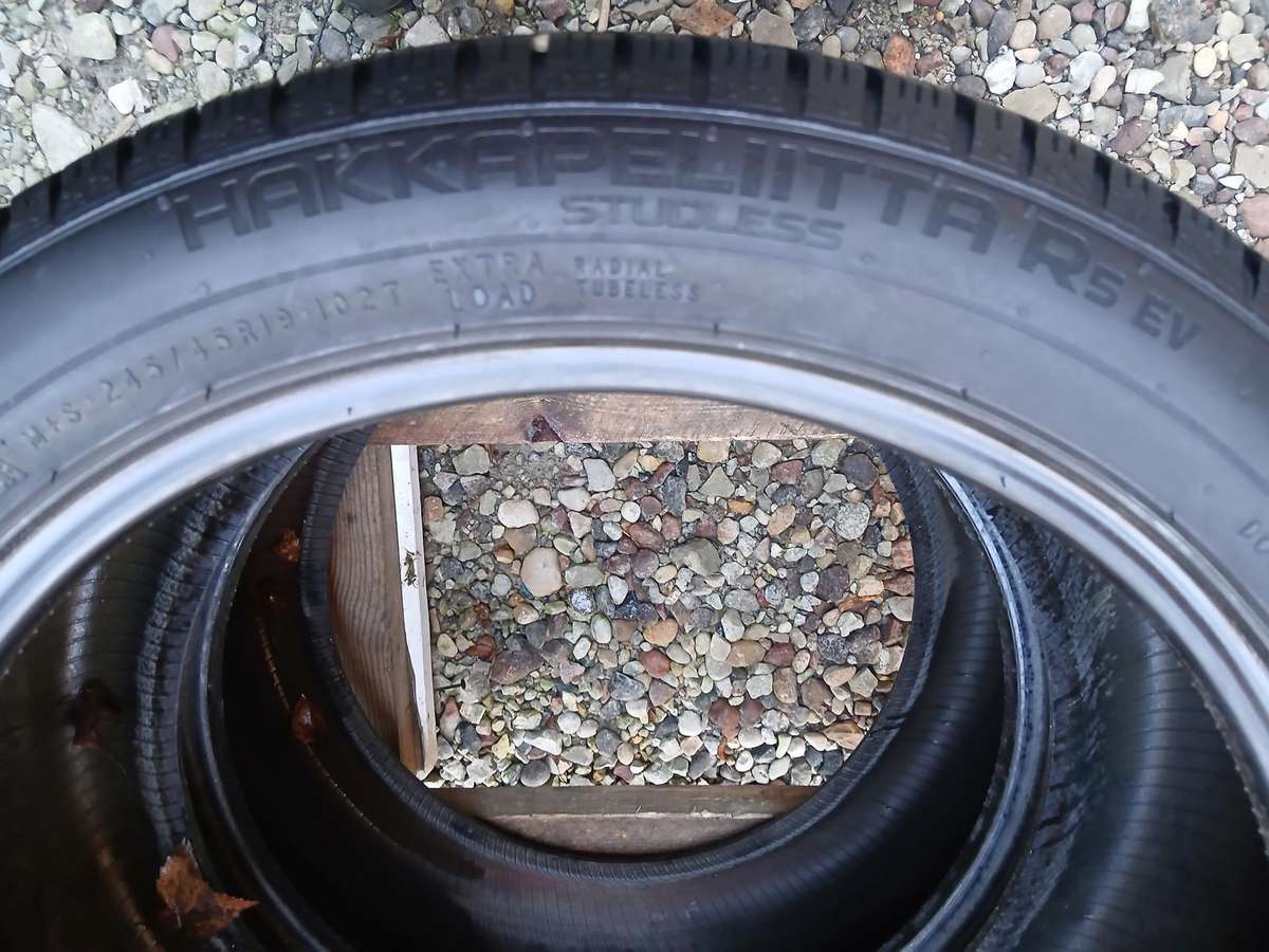 Nokian, всесезонные 245/45 R19