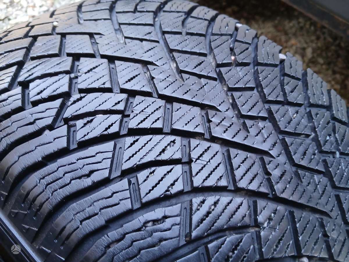 Nokian, всесезонные 245/45 R19