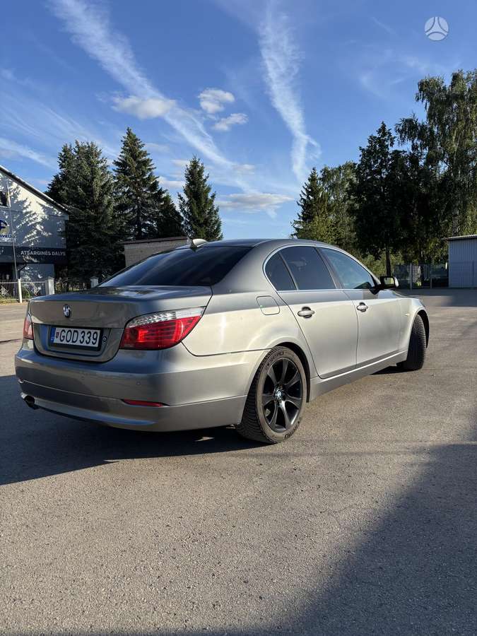 BMW 525