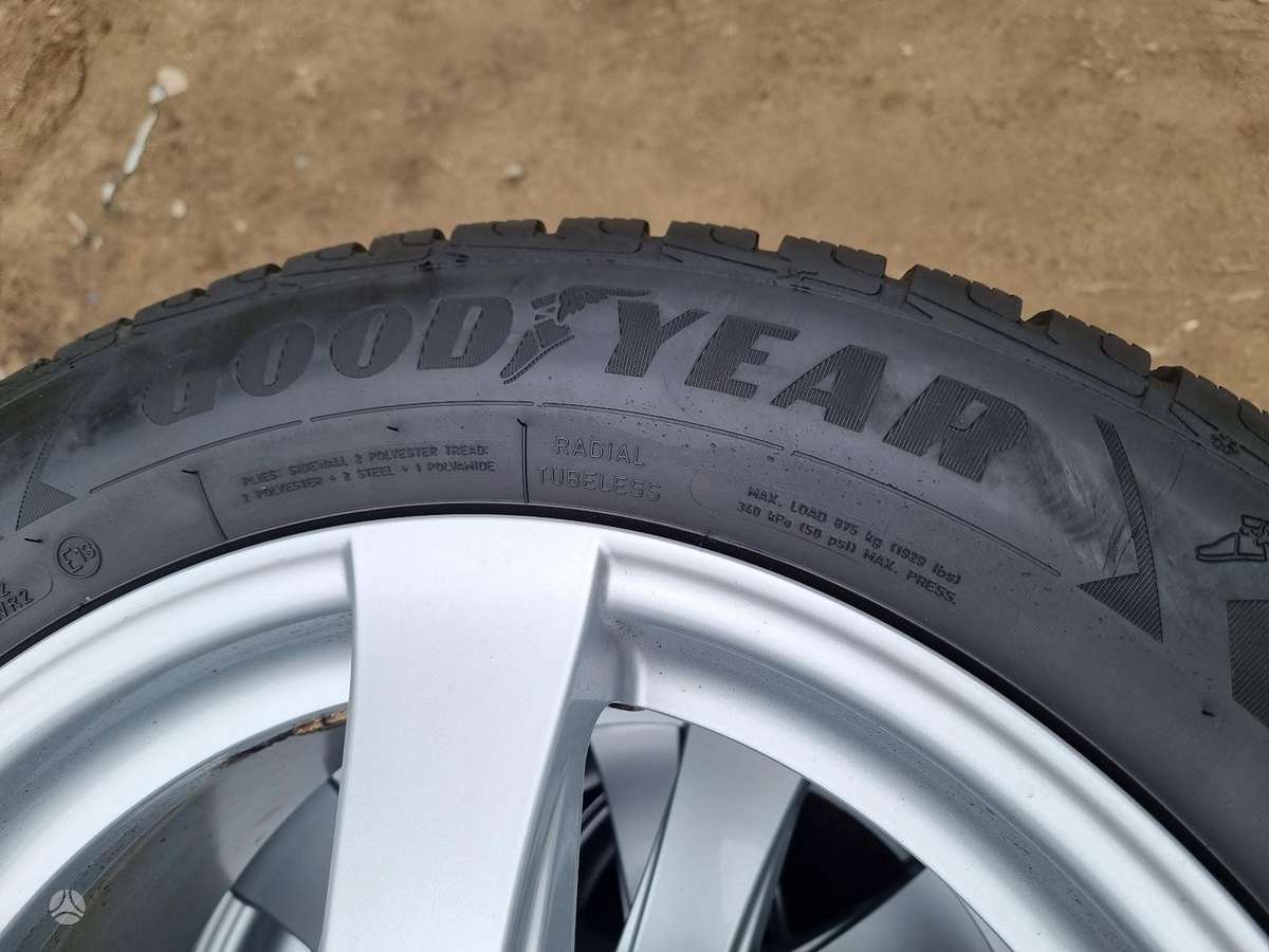 Goodyear, зимние 235/55 R17