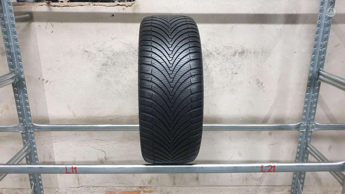 Kumho Solus 4SHA32, всесезонные 225/40 R18
