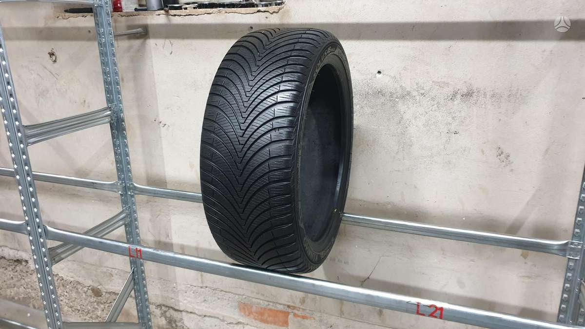 Kumho Solus 4SHA32, всесезонные 225/40 R18