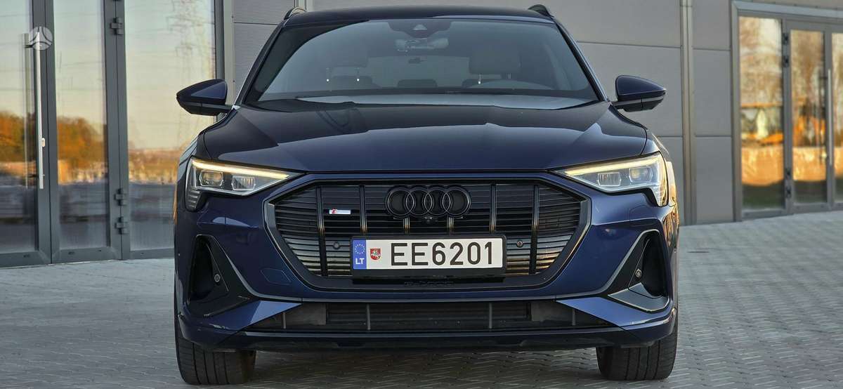Audi e-tron, Внедорожник / Кроссовер