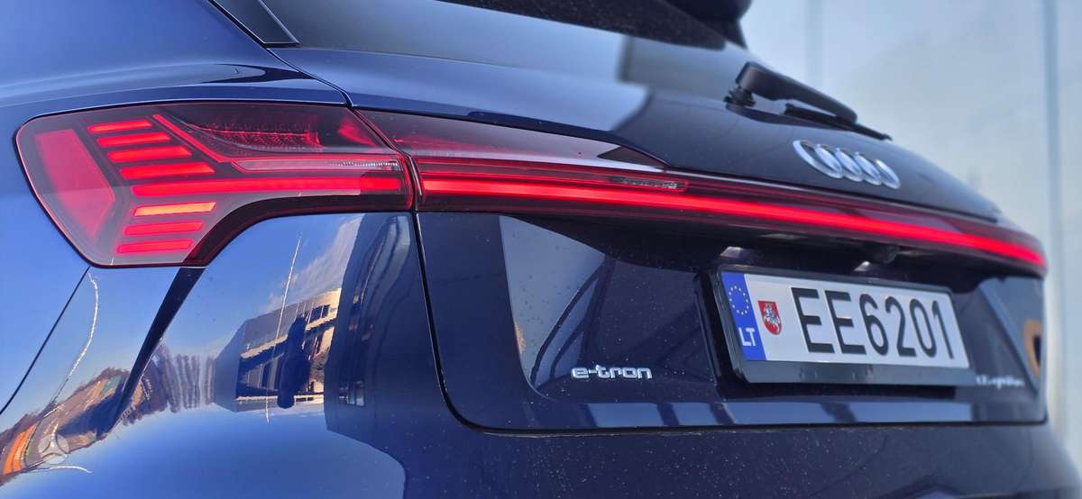 Audi e-tron, off-road / crossover
