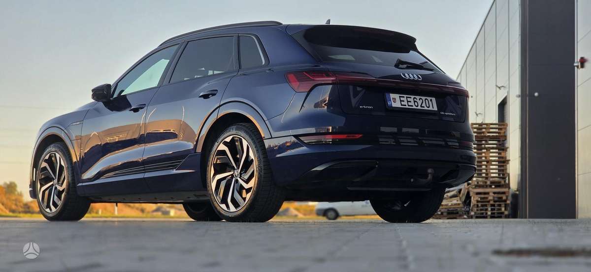 Audi e-tron, Внедорожник / Кроссовер