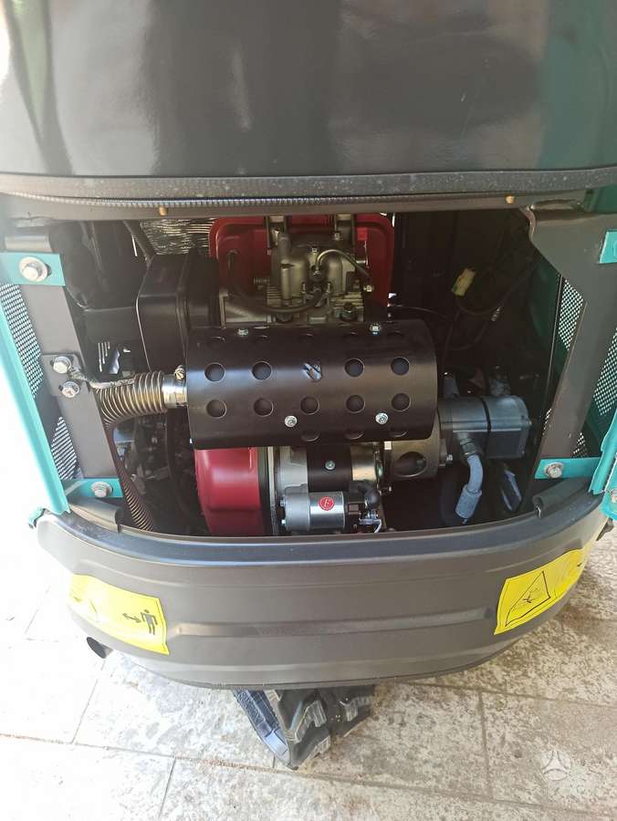 Sunward XT-15, mini excavator