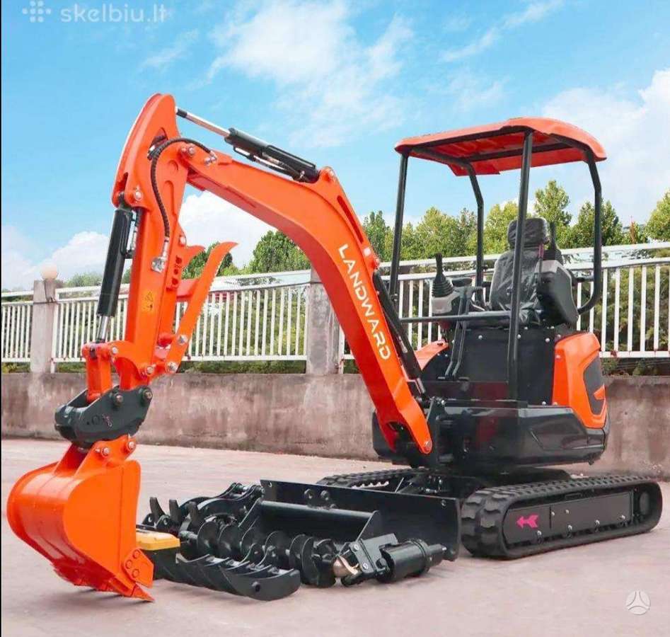 Sunward XT-15, mini excavator