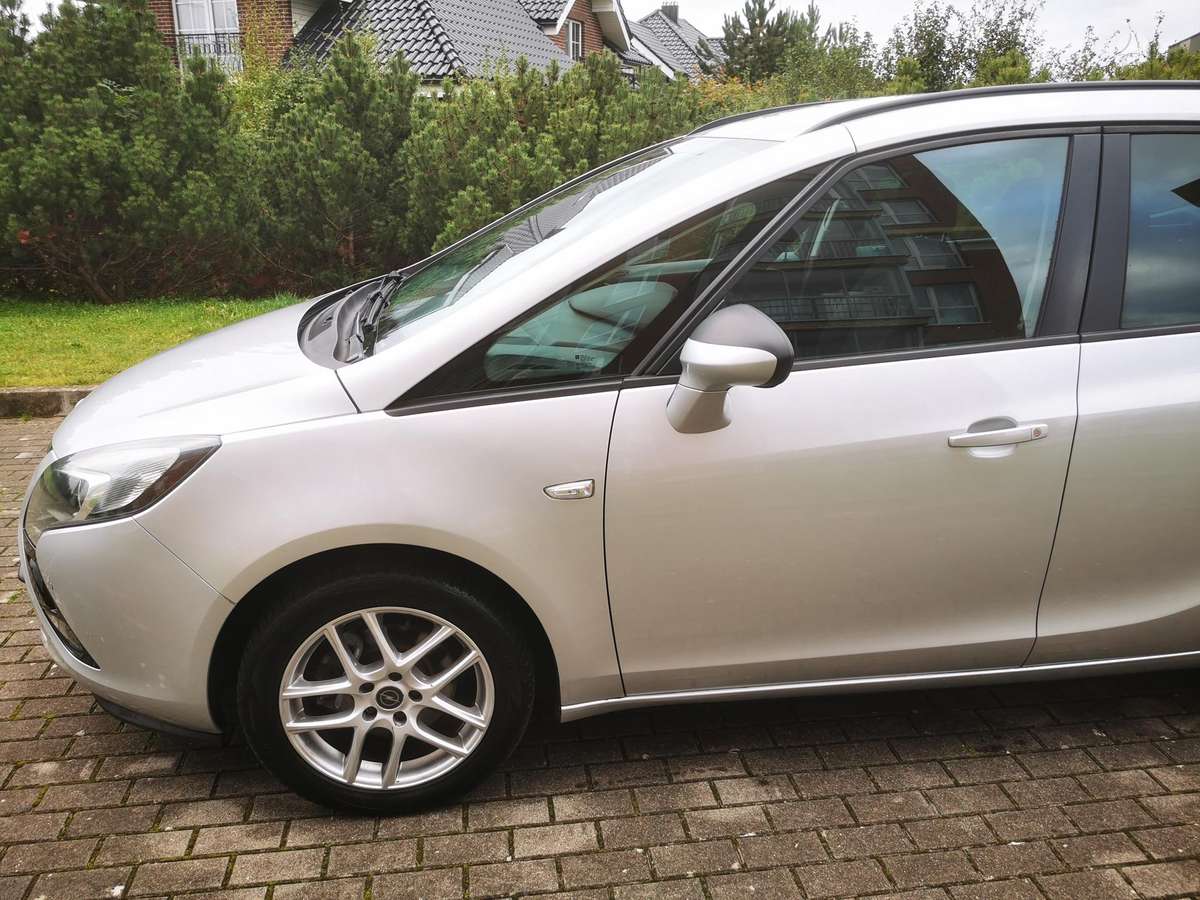 Opel Zafira 2012 — photo 11