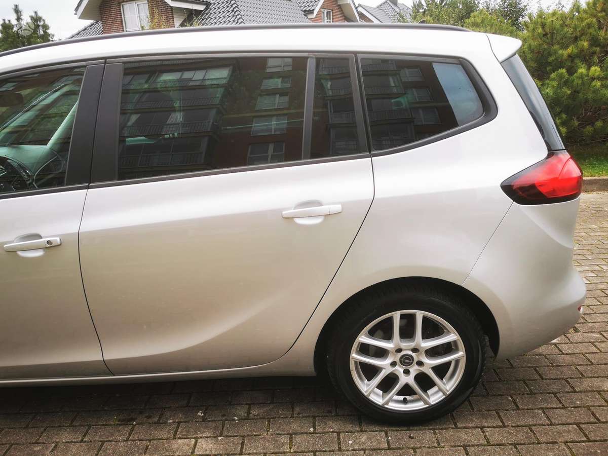Opel Zafira 2012 — photo 12