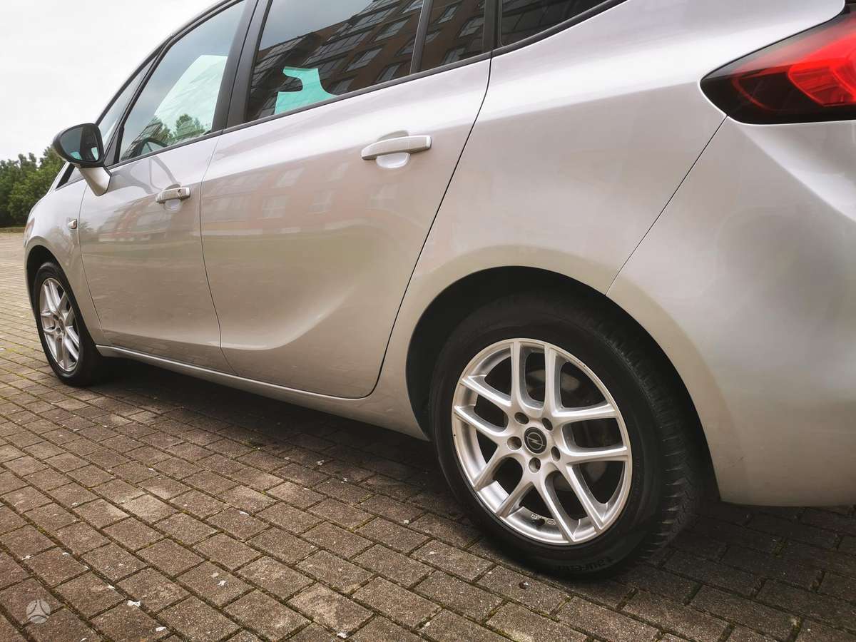 Opel Zafira 2012 — photo 9