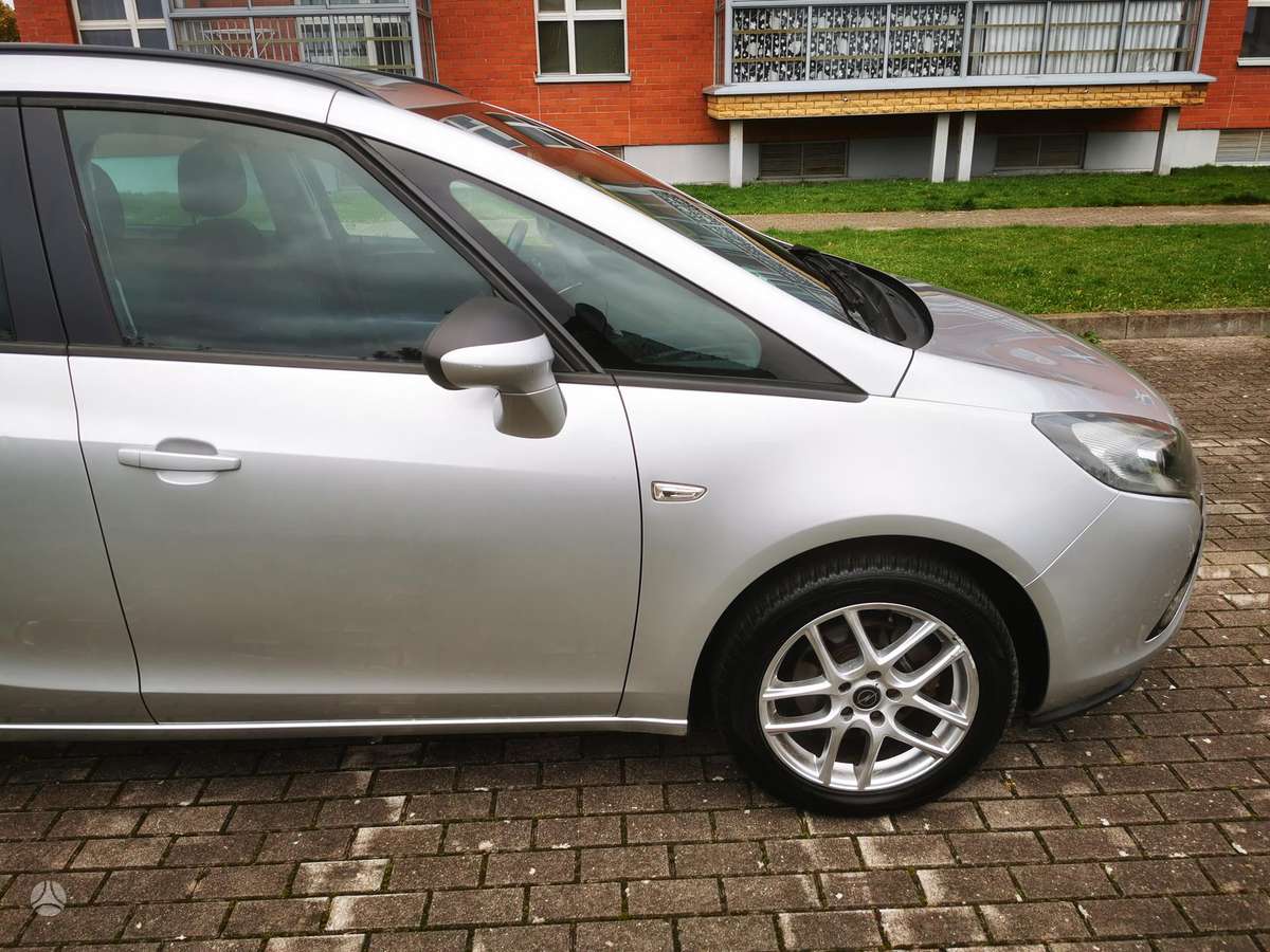 Opel Zafira 2012 — photo 14