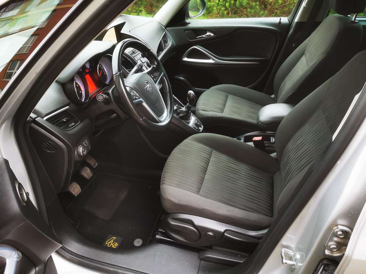 Opel Zafira 2012 — photo 15