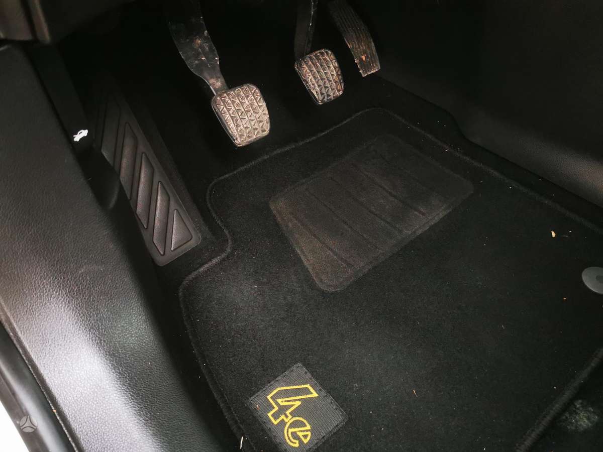 Opel Zafira 2012 — photo 24