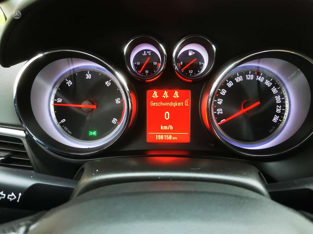 Opel Zafira 2012 — photo 30