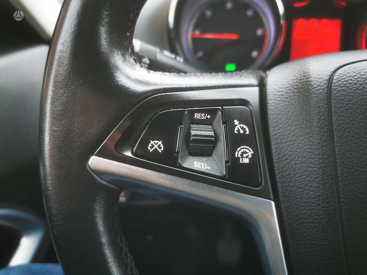 Opel Zafira 2012 — photo 26