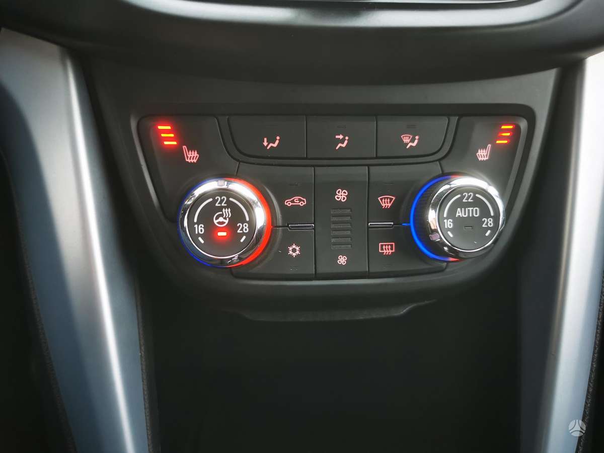 Opel Zafira 2012 — photo 31