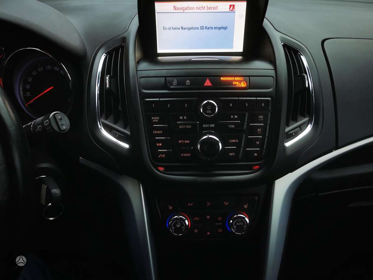Opel Zafira 2012 — photo 32