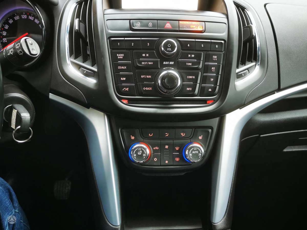 Opel Zafira 2012 — photo 33