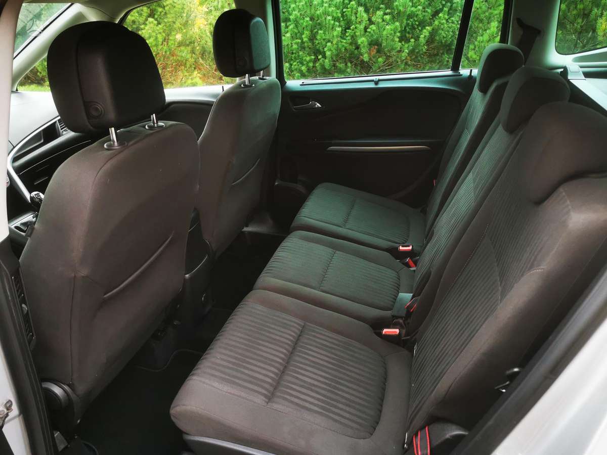 Opel Zafira 2012 — photo 19