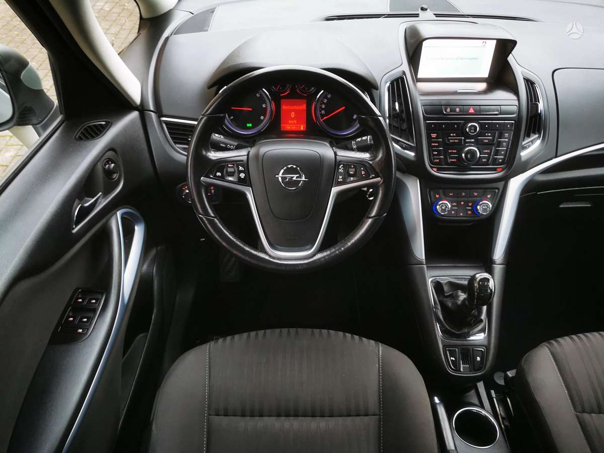 Opel Zafira 2012 — photo 18