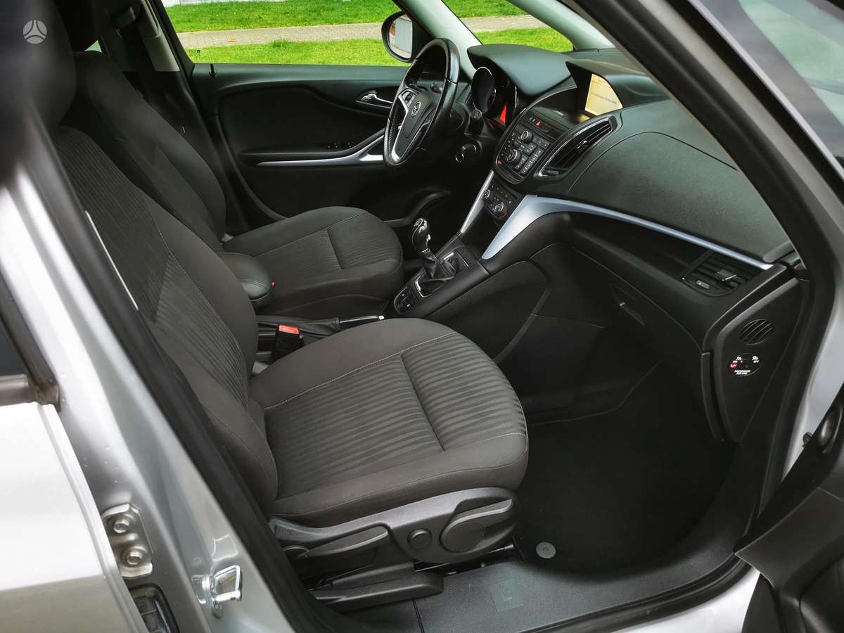Opel Zafira 2012 — photo 16
