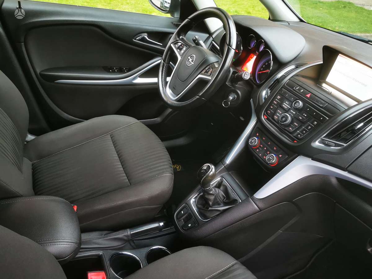 Opel Zafira 2012 — photo 17