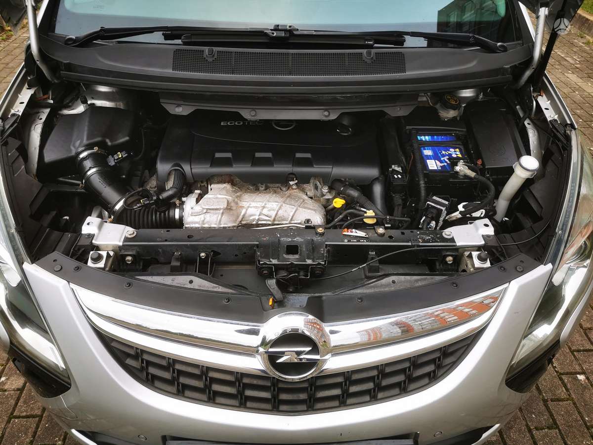 Opel Zafira 2012 — photo 34