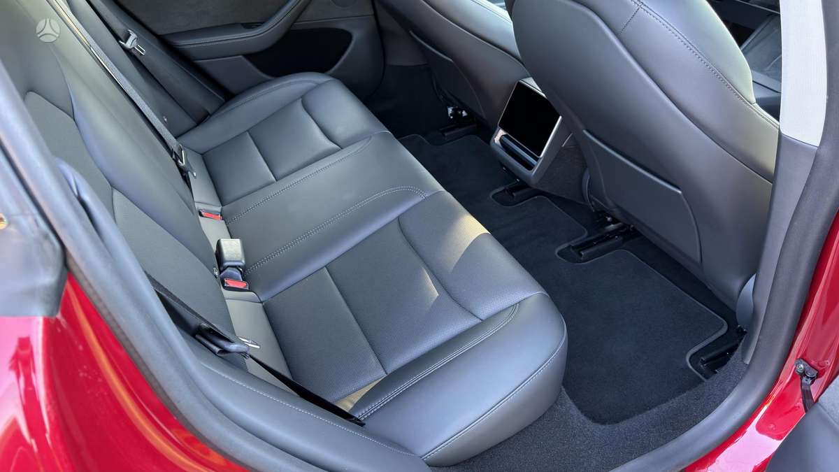 Tesla Model 3, 82 kWh, hatchback
