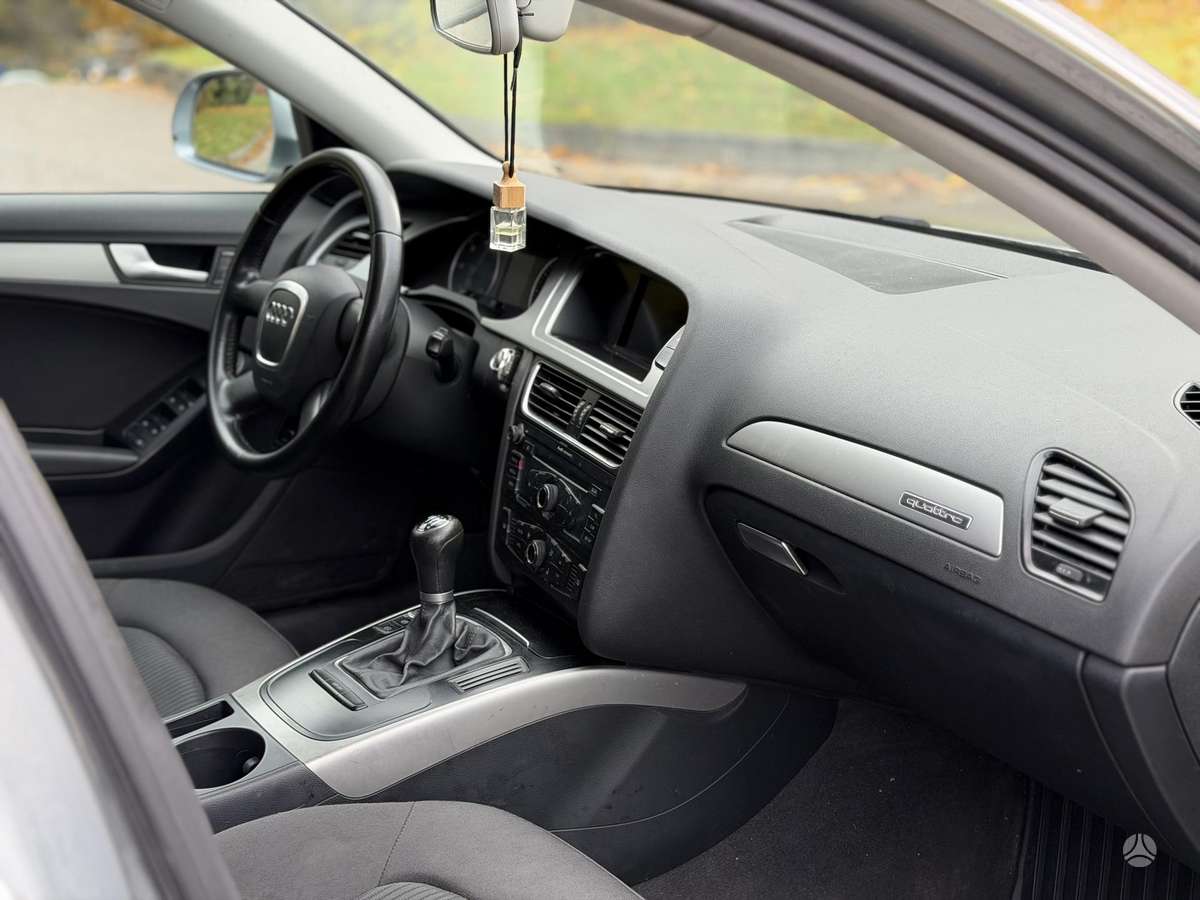 Audi A4, 2.0 l., Седан