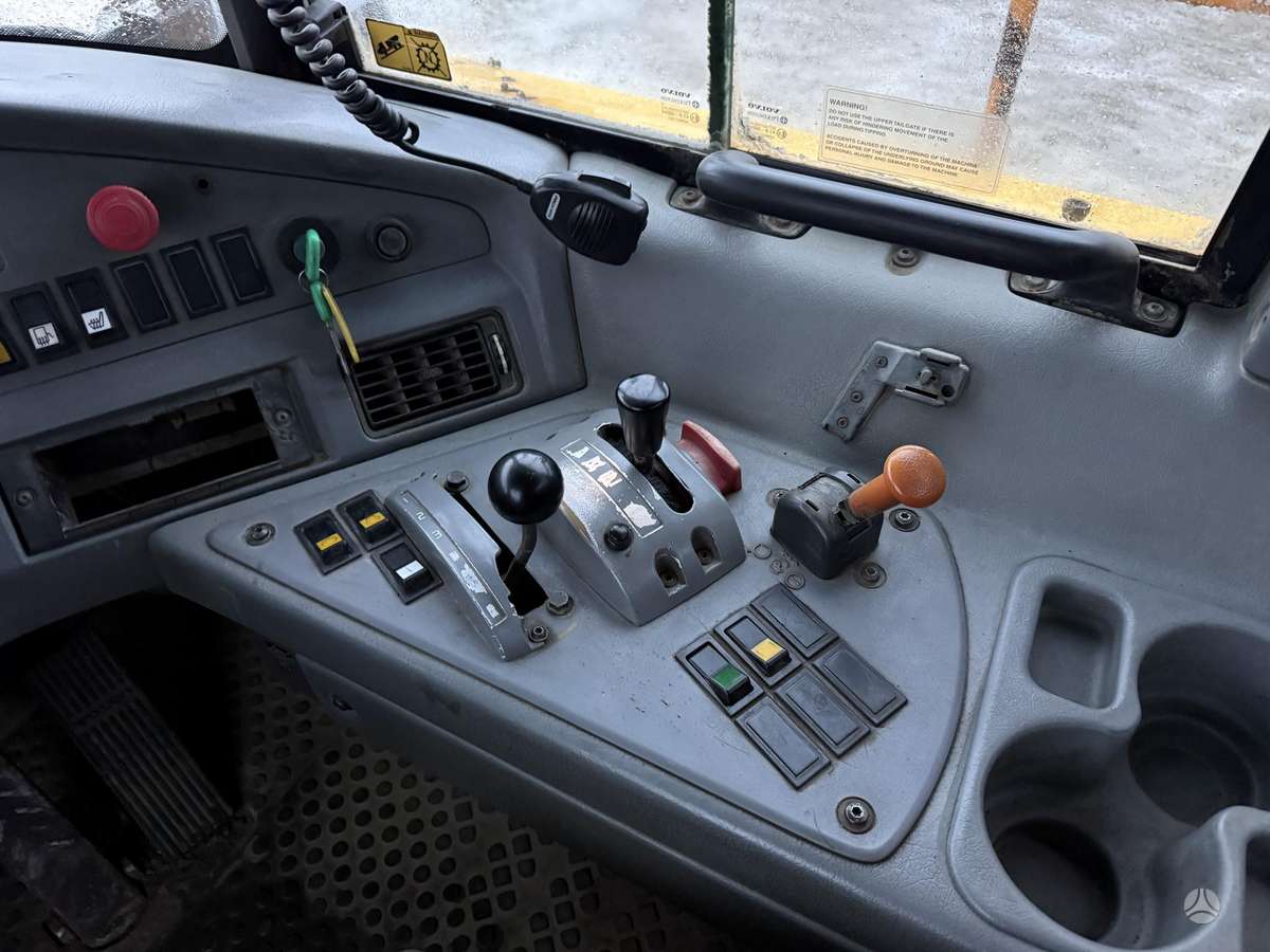 Volvo A25D, pašizgāzēji