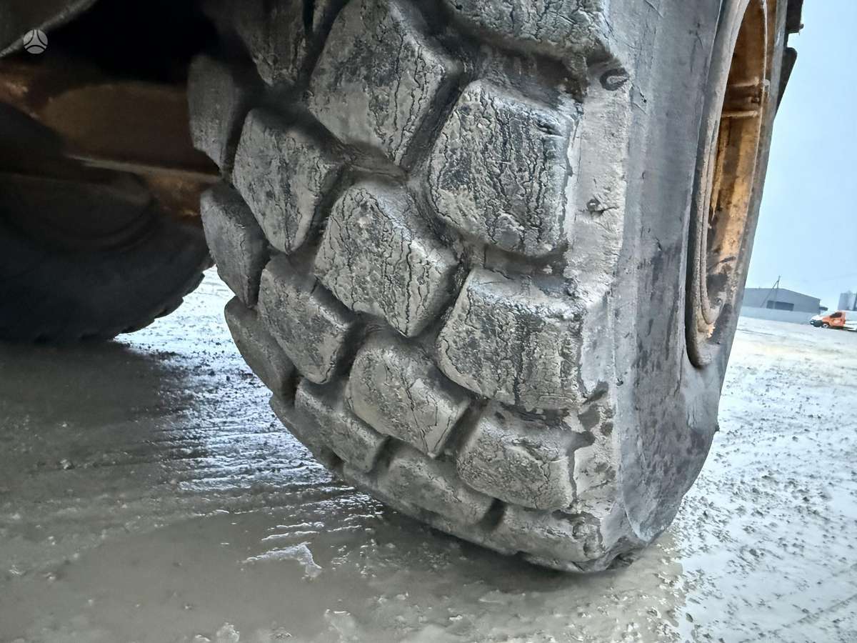 Volvo A25D, pašizgāzēji