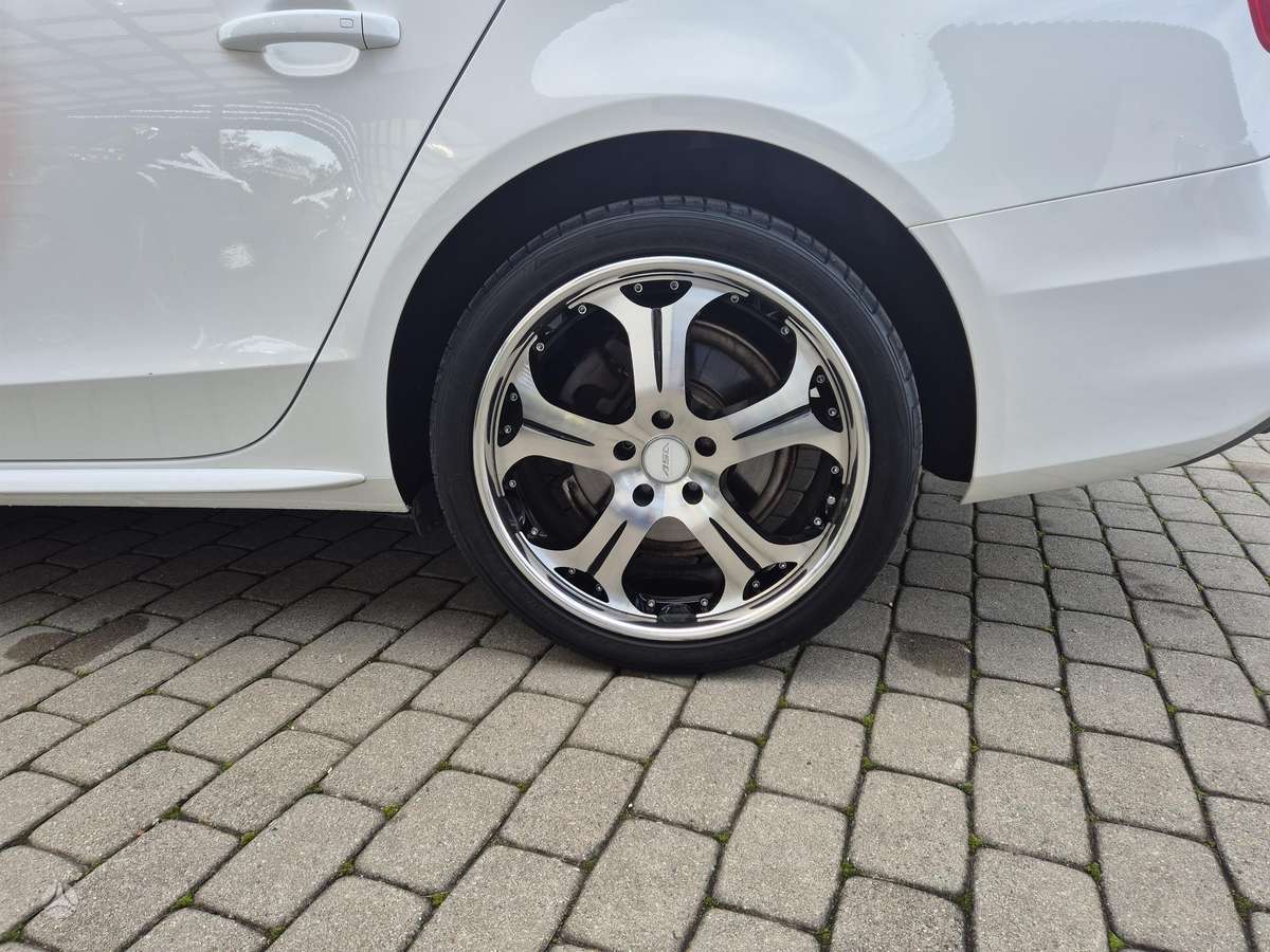 Audi A4, 2.0 l., Седан