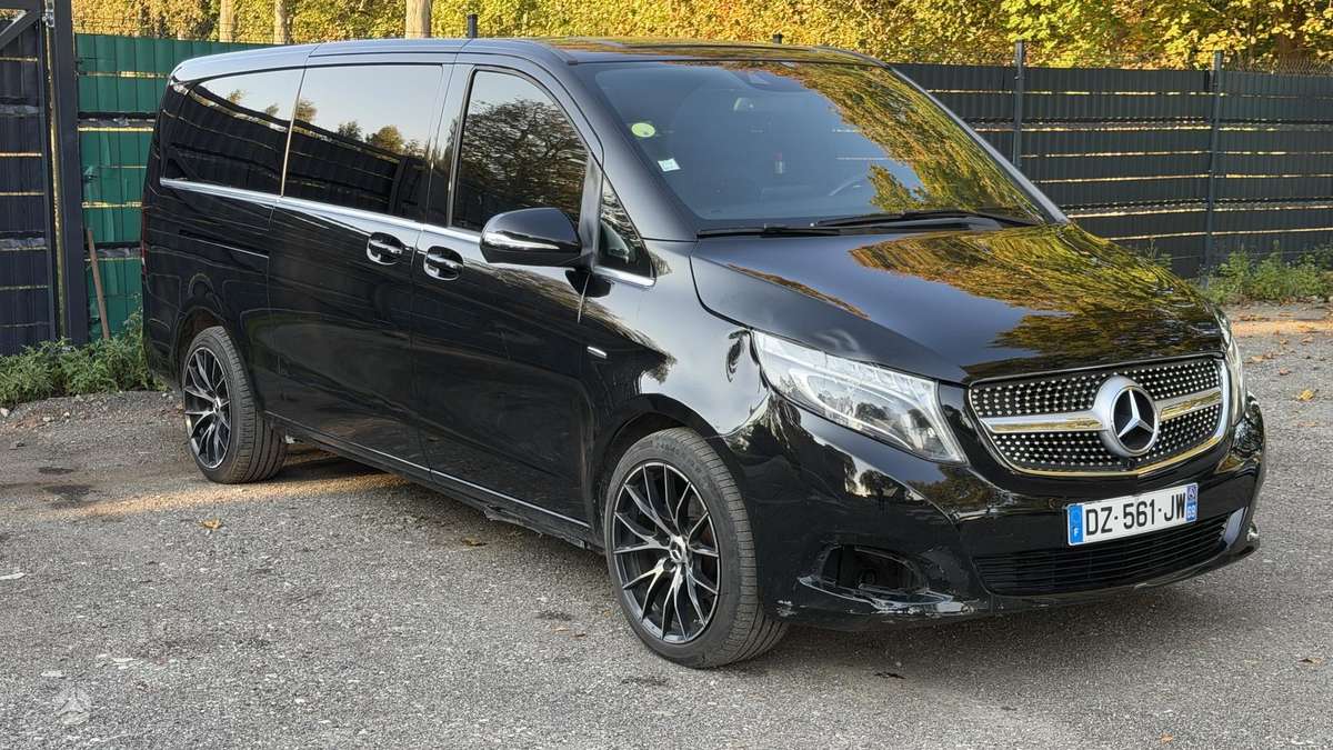 Mercedes-Benz V220