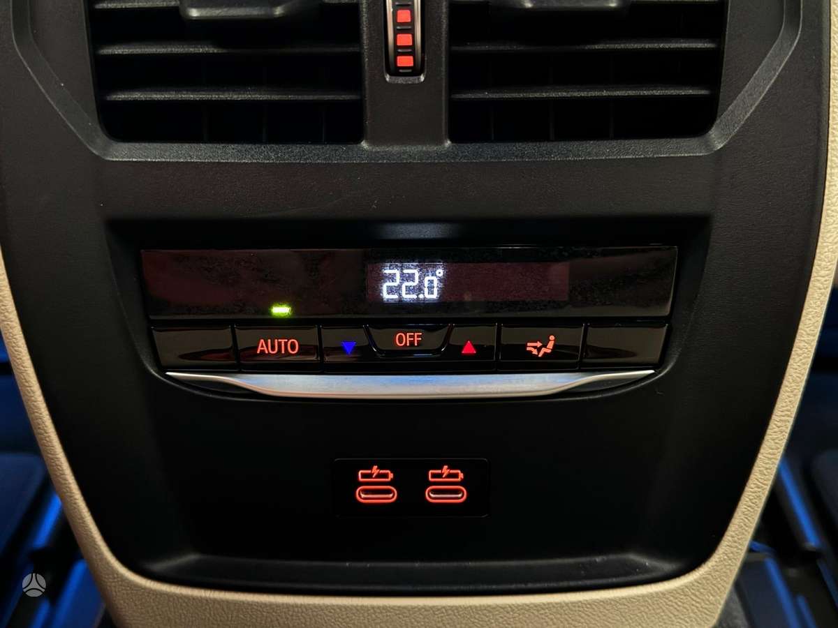 BMW i4, Седан
