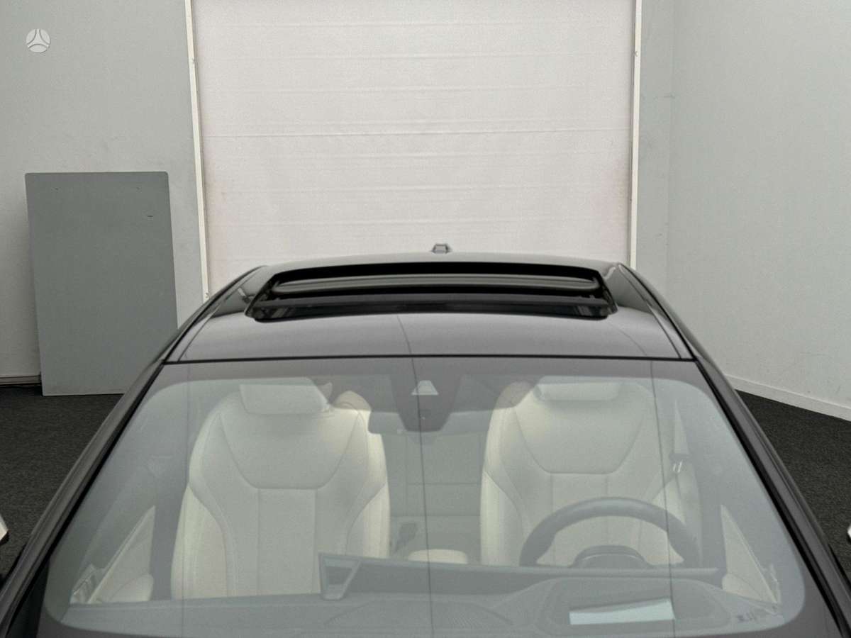 BMW i4, Седан