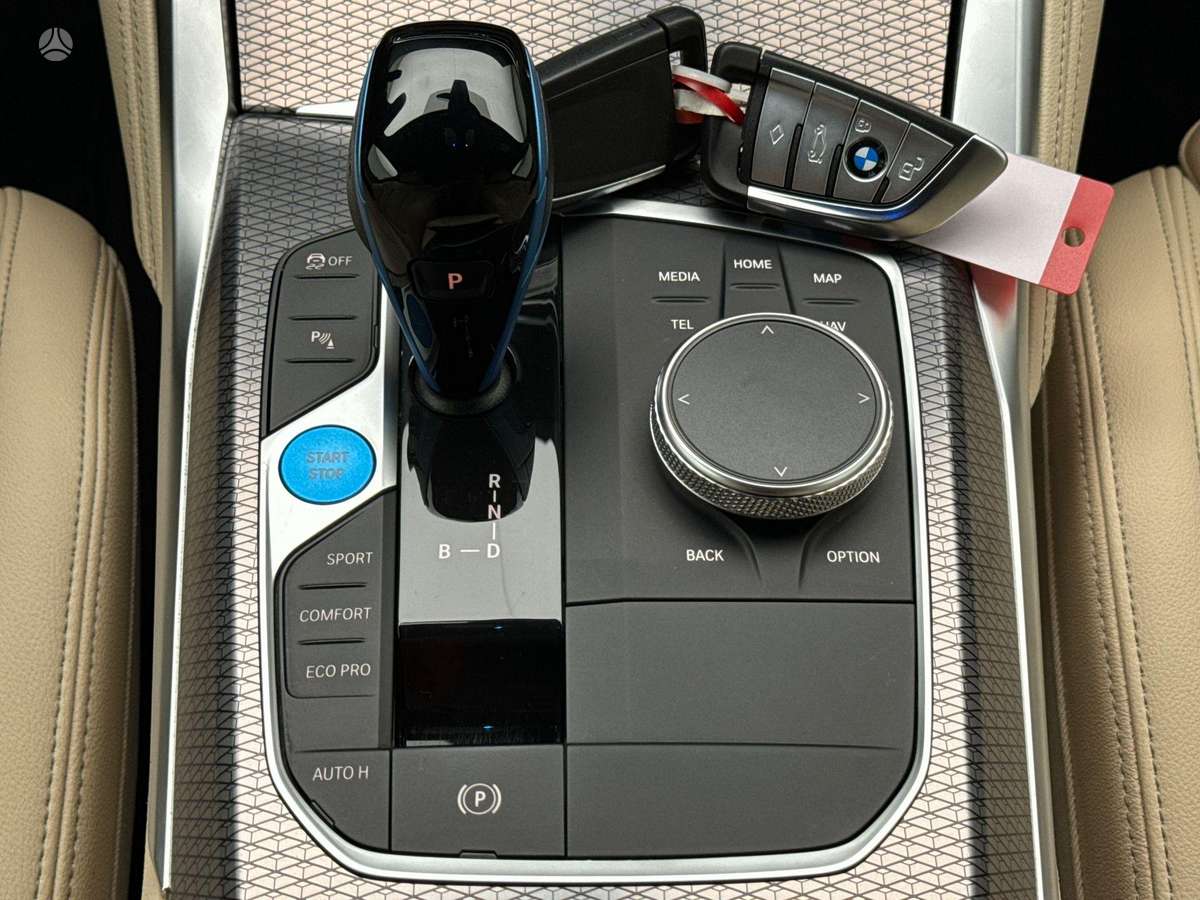 BMW i4, Седан